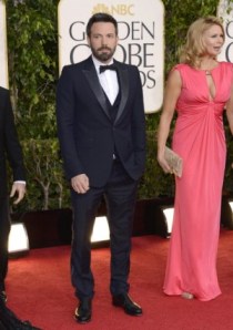 Ben-Affleck-Navy-Suit-Gucci-2013-Golden-Globe-Awards-300x427